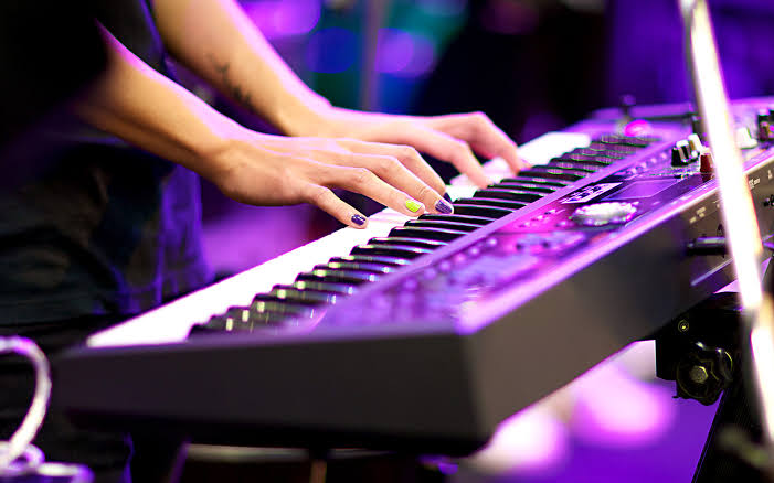 Keyboard & piano